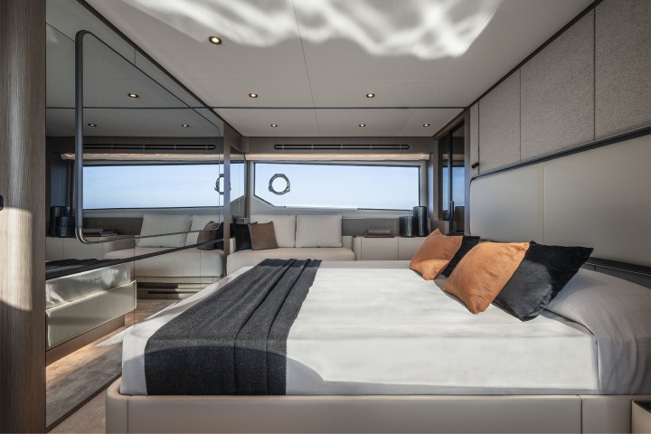 FerrettiYachts720