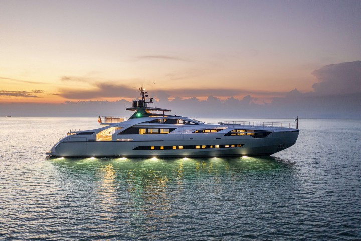 Pershing140Cruising