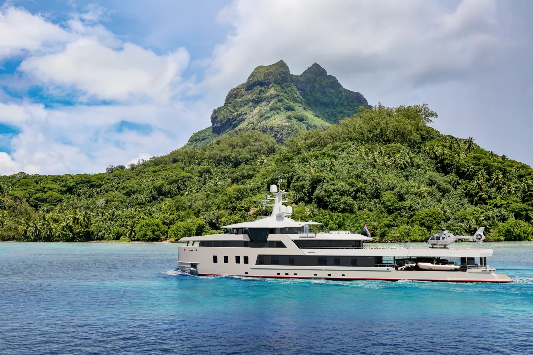 Damen Yachting SeaXplorer 60 tropics running.jpg